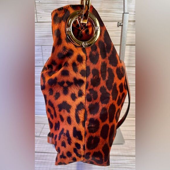 061-JPK Paris Animal Print Nylon shoulder bag w/ crossbody strap - Picture 4 of 11